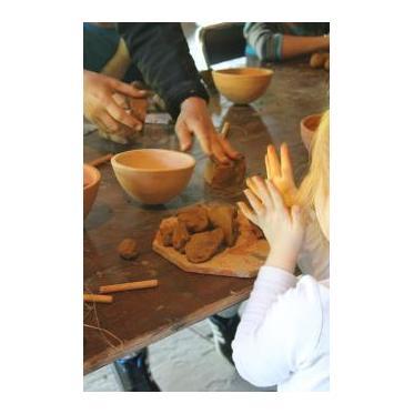 Atelier modelage - Le moine qui fait O